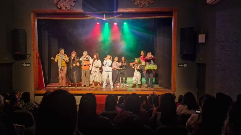Experiência inédita: mais de 120 mães de residenciais sociais em joão pessoa celebram o mês das mães com espetáculo teatral e inclusão cultural