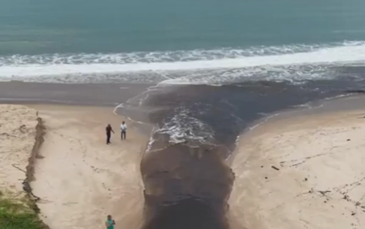 Medidas urgentes são impostas pela justiça para combater despejo de esgoto em praias de João Pessoa e garantir balneabilidade através de monitoramento rigoroso com novas tecnologias e colaboração entre múltiplos órgãos públicos e acadêmicos