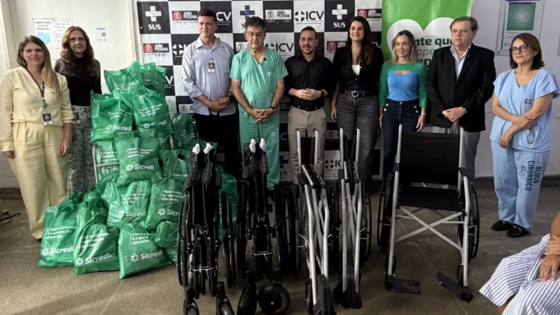 Sicredi Impulsiona Humanização no Instituto Cândida Vargas com Doação de Kits para Bebês e Cadeiras de Rodas