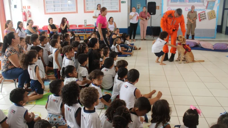 Semana do Bebê em João Pessoa: Crianças celebram com banho de mangueira e aprendem primeiros socorros com Bombeiros