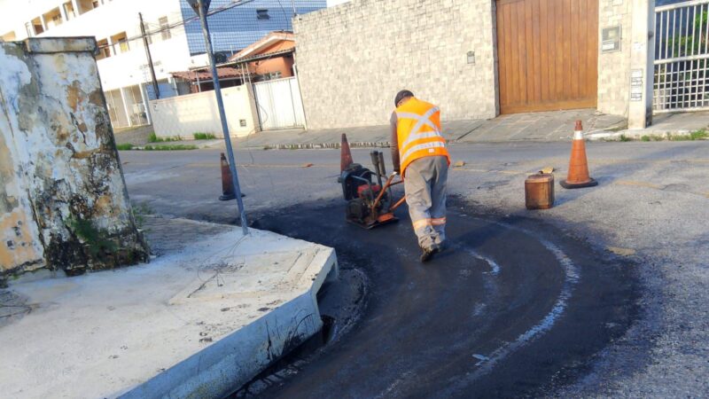 Megaoperação asfáltica transforma vinte e oito bairros de joão pessoa em um dia, elevando a qualidade viária e acessibilidade urbana em tempo recorde com ação da seinfra nesta terça-feira