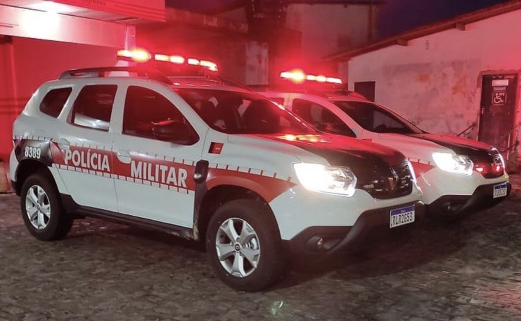 PM prende dois suspeitos após tiroteio em comunidade de João Pessoa