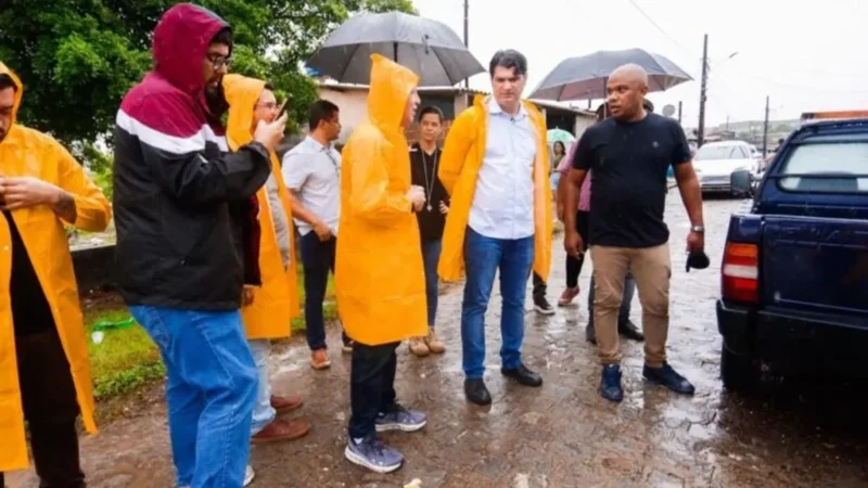 Portas de geladeira e lixo bloqueiam rede de drenagem nas Três Lagoas e prefeito celebra desobstrução após cinco dias de trabalho intenso
