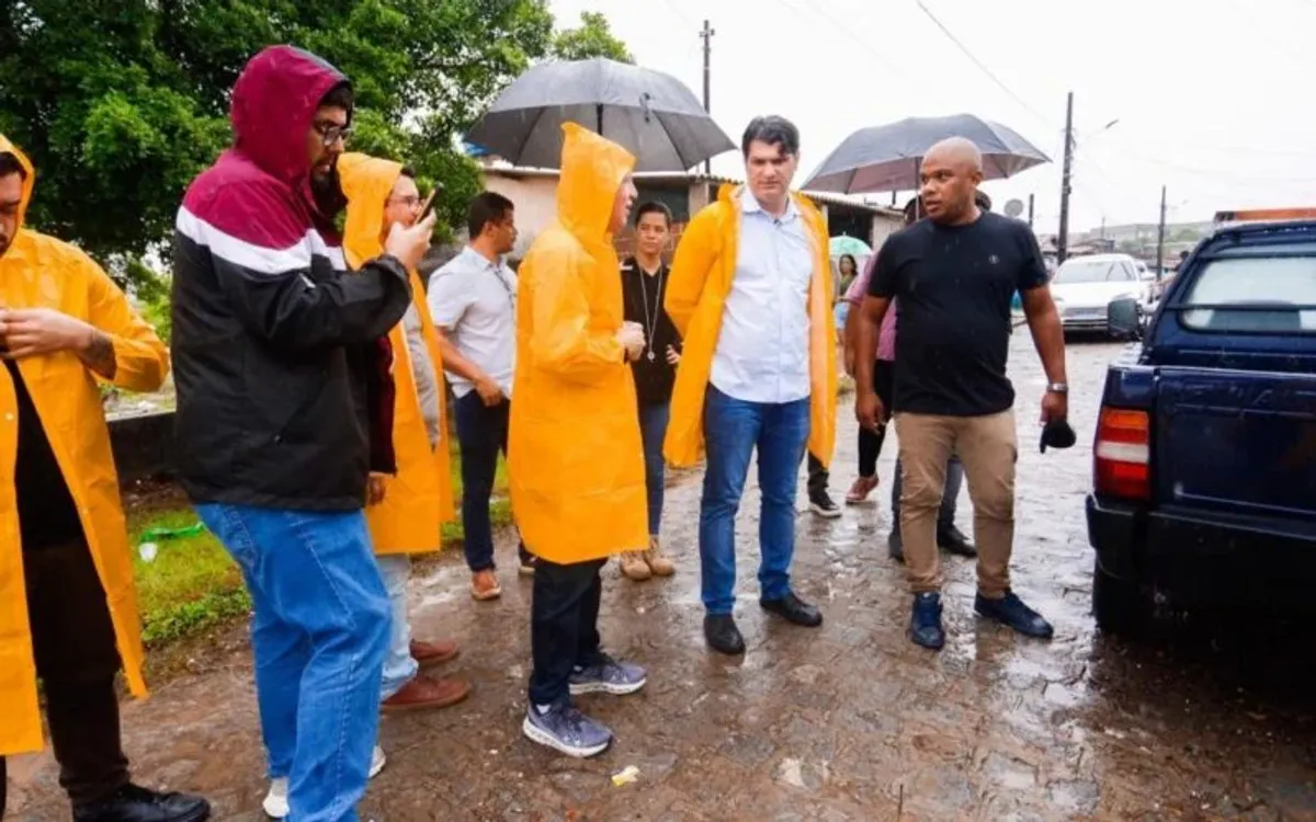 Portas de geladeira e lixo bloqueiam rede de drenagem nas Três Lagoas e prefeito celebra desobstrução após cinco dias de trabalho intenso