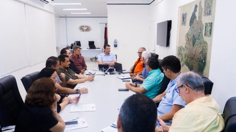 Prefeito Leo Bezerra turbina ajuda humanitária com ‘Compra Assistida’ e ‘Eu Posso’ para vítimas das fortes chuvas em João Pessoa