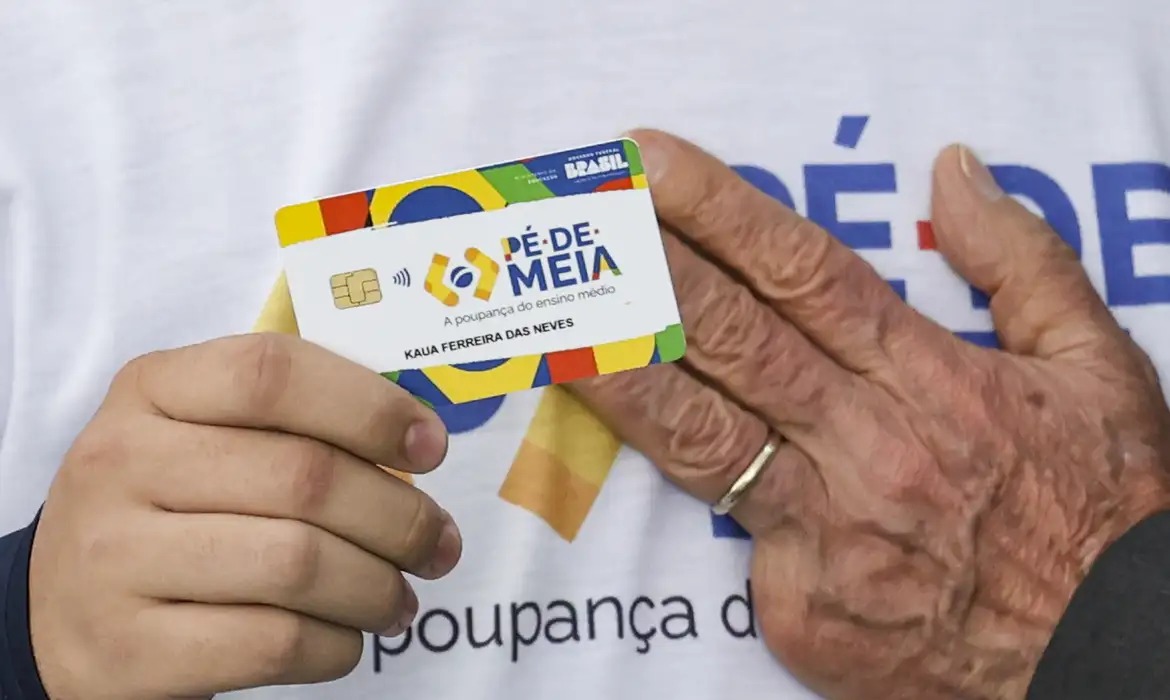 Programa Pé-de-Meia 2026 inicia distribuição da terceira parcela focada na frequência escolar com R$ 200