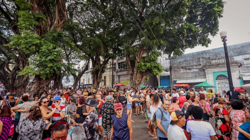 Renan Rezende Embala João Pessoa com Mistura Inovadora de Choro, Forró e Baião no Palco do Sabadinho Bom