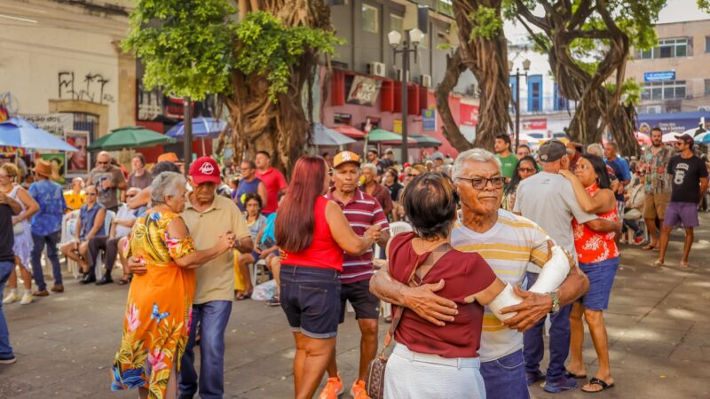 Sanfoneiro Joab Dantas agita o Centro Histórico em esquenta junino com forró autêntico e celebração cultural no Sabadinho Bom