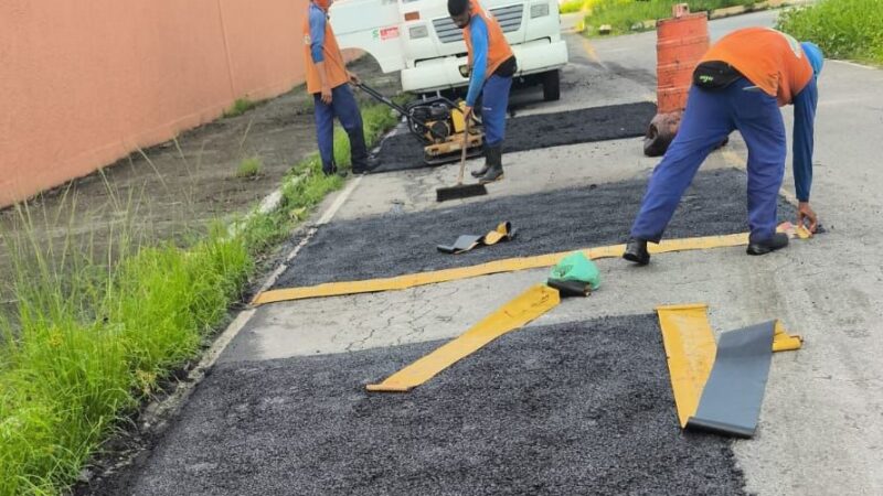 Manutenção urbana em João Pessoa: Seinfra finaliza semana com reparos em 27 bairros e ações de drenagem abrangentes