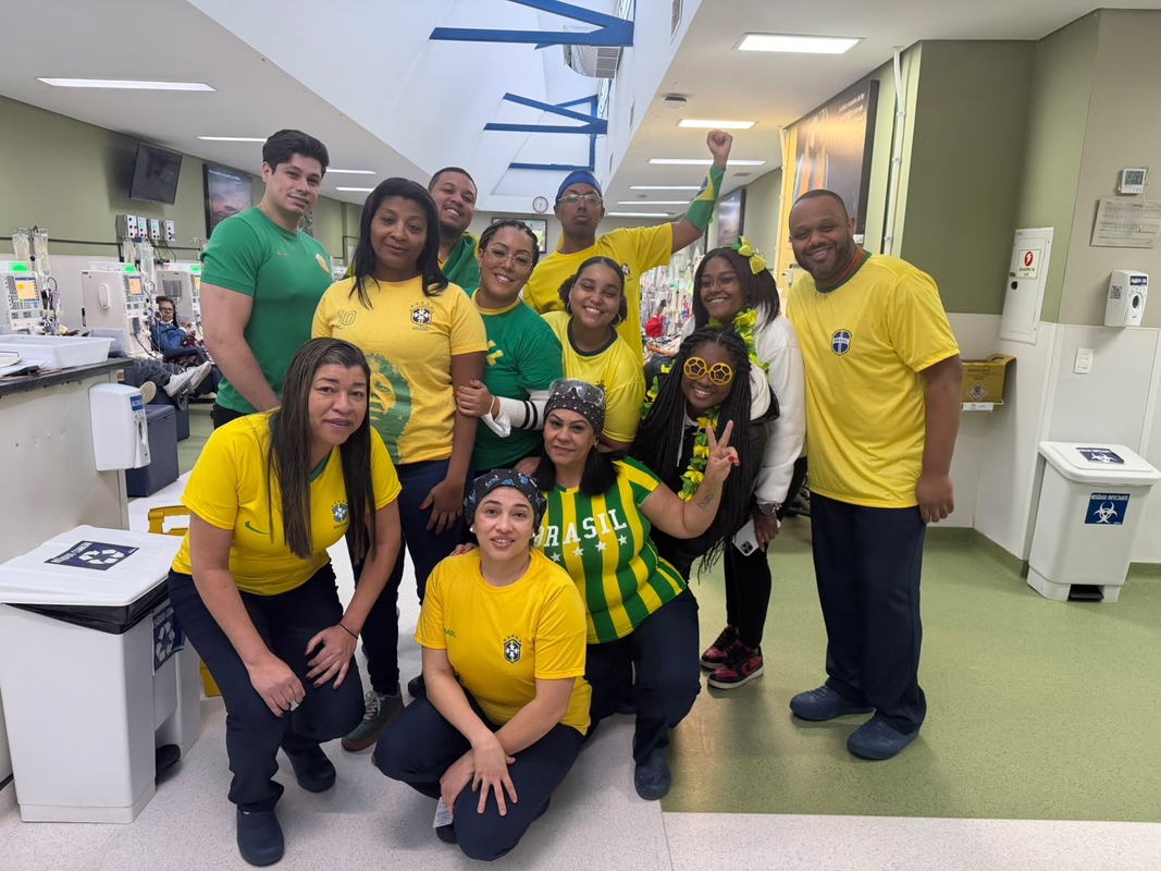 Pacientes renais torcem pro Brasil enquanto fazem tratamento