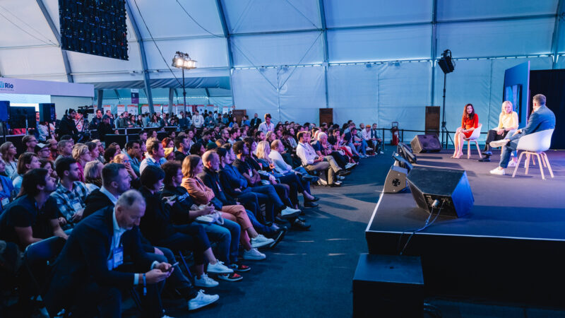Dogama marca presença no Web Summit Rio 2026