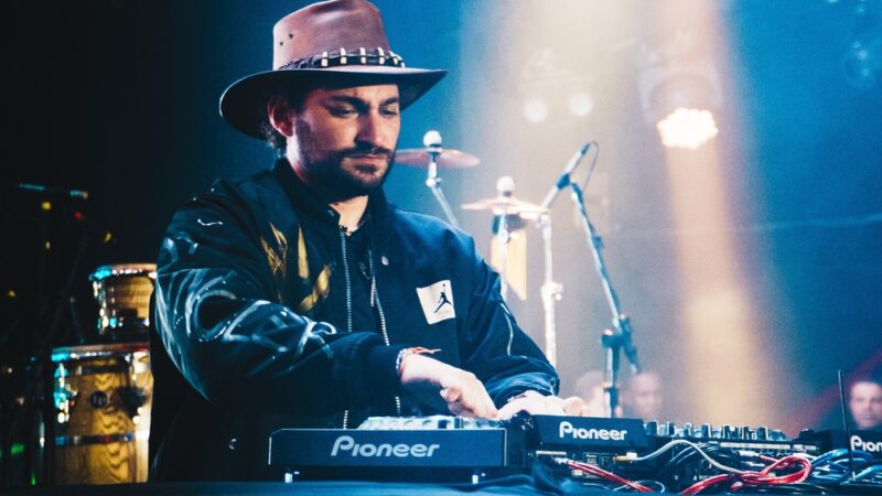 Show do DJ Fábio Lopes encerra a Festa do Peão de Americana