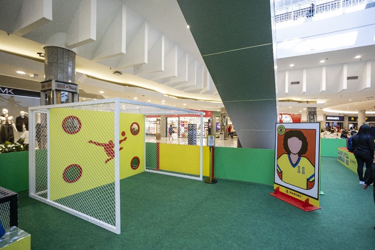 Bourbon Shopping tem arena para troca de figurinhas da Copa