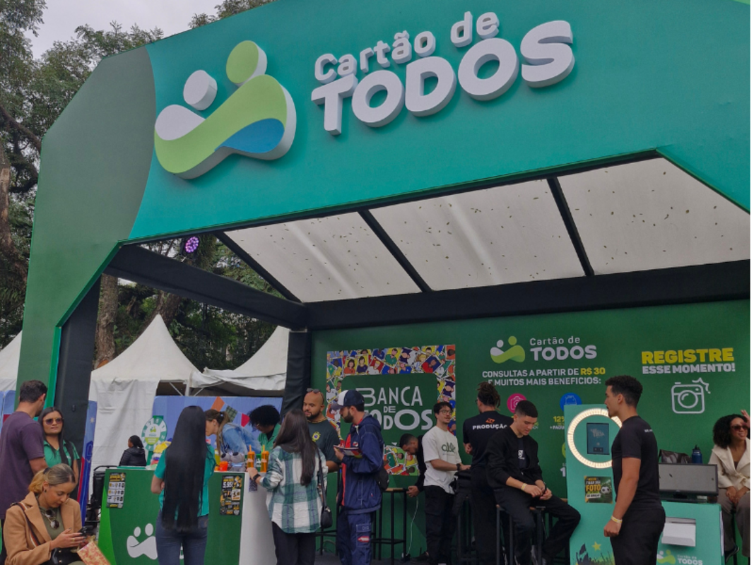 Cartão de TODOS une saúde e Copa no Arraiá do Ibirapuera