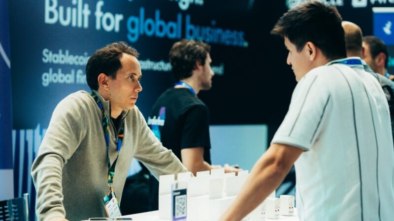 Executivo brasileiro expande pagamentos com stablecoins