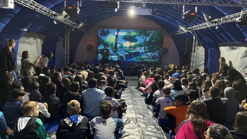 Cinema itinerante alcança 12 mil participantes