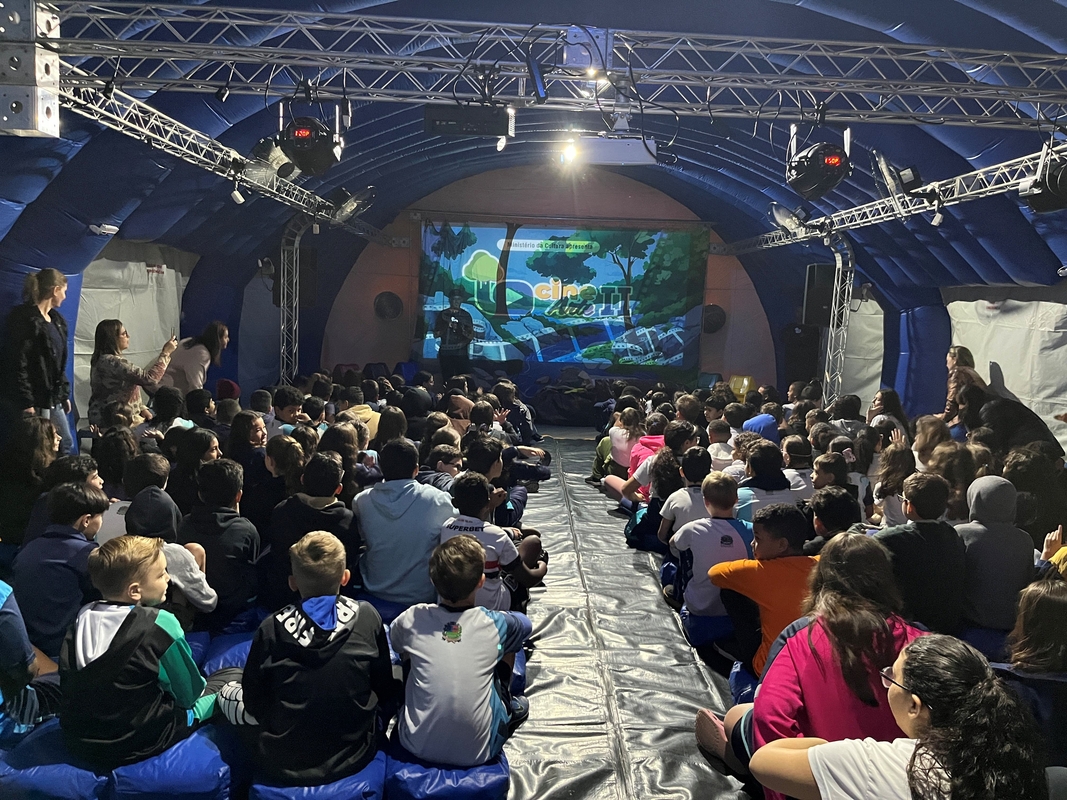 Cinema itinerante alcança 12 mil participantes