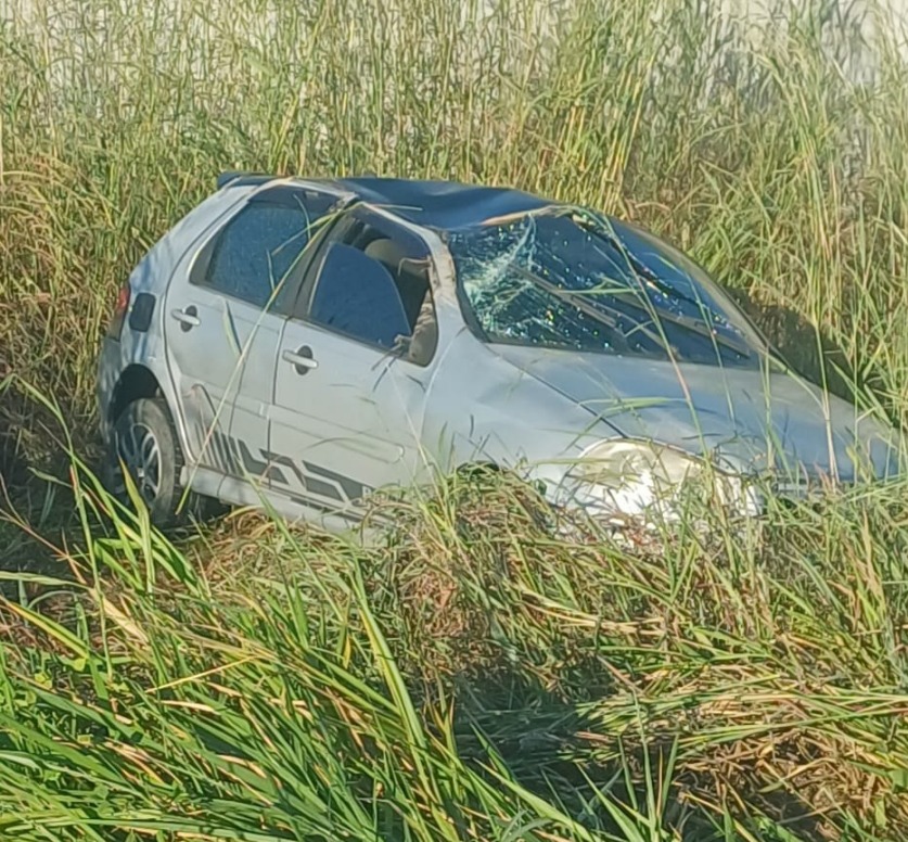 Flagrante de imprudência: motorista de van que desencadeou capotamento na BR-101 no Conde e tentou escapar da cena do acidente é surpreendido e localizado pela Polícia Rodoviária Federal após intensa busca