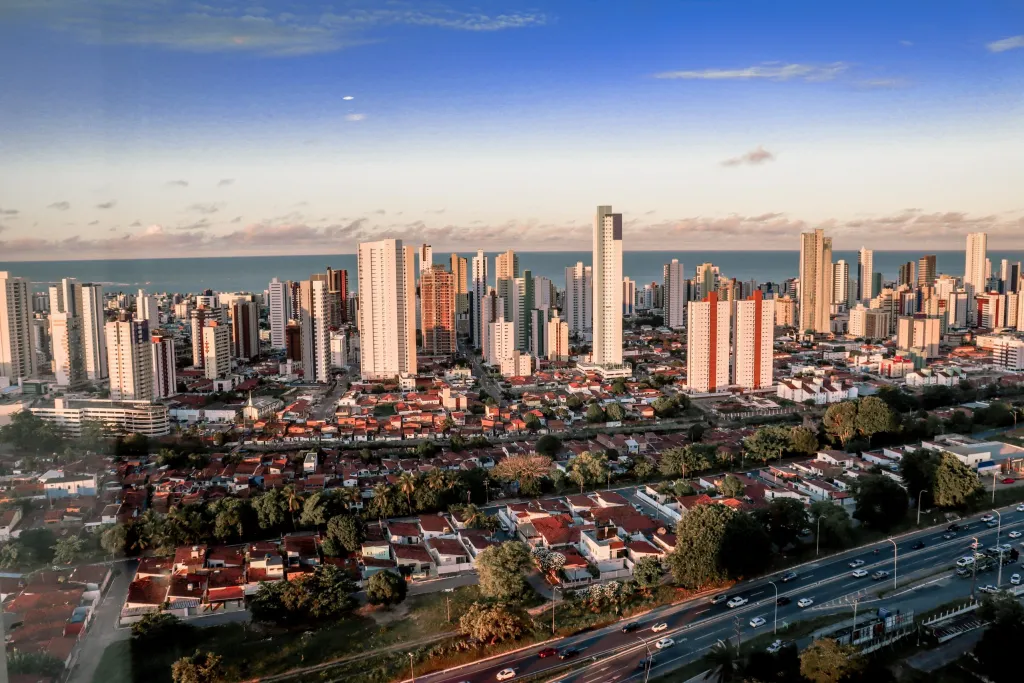 Ministério Público da Paraíba investiga divergências em edificação de luxo na orla de Cabedelo com potencial impacto urbanístico
