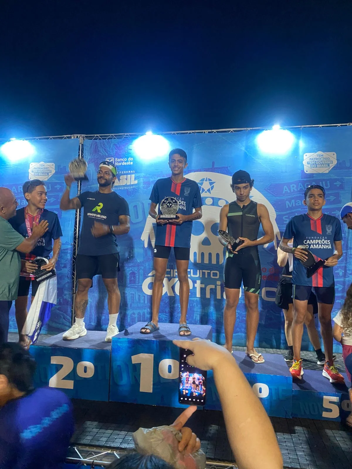 Fundação Campeões do Amanhã Brilha: Victor Machado e Eduardo Sousa Garantem Vagas nos Jogos Escolares da Juventude em Triatlo