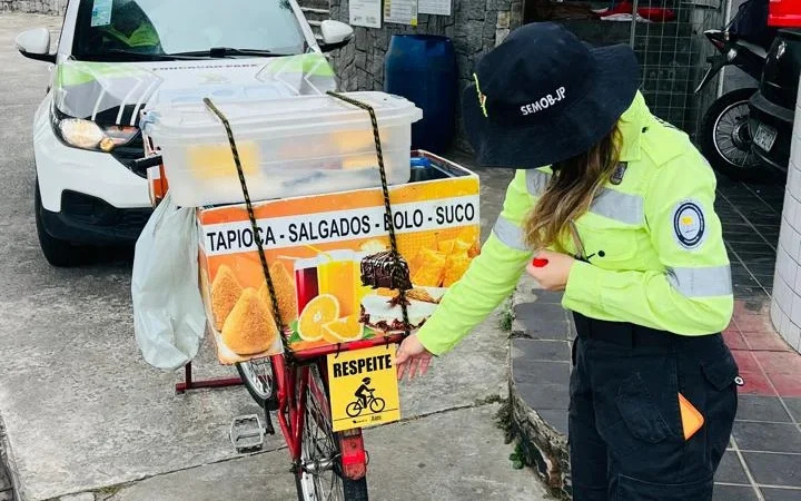 Semob-JP Lança ‘Sinalizando Sua Segurança’: Ciclistas Ganham Refletores e Conscientização em João Pessoa