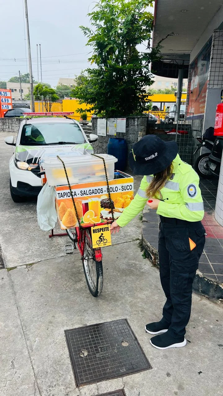 Semob-JP Lança ‘Sinalizando Sua Segurança’: Ciclistas Ganham Refletores e Conscientização em João Pessoa