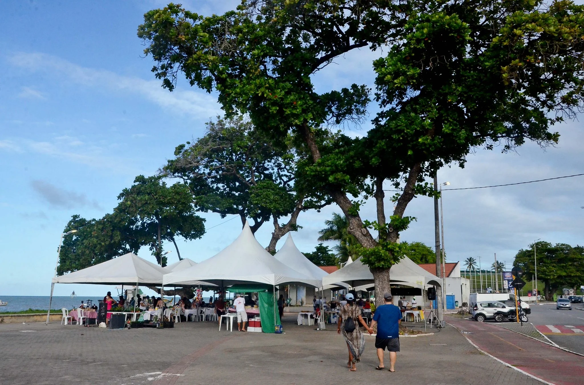 Feira M&oacute;vel Especial de Namorados e Copa agita Largo da Gameleira com 60 expositores e transmiss&atilde;o de jogos