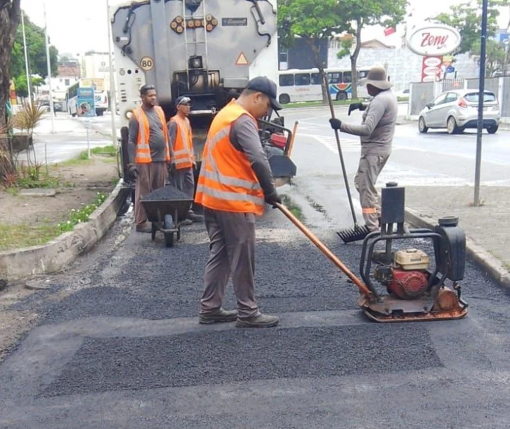 Manutenção em 35 Bairros de João Pessoa: Seinfra Acelera Tapa-Buracos, Drenagem e Iluminação Pública