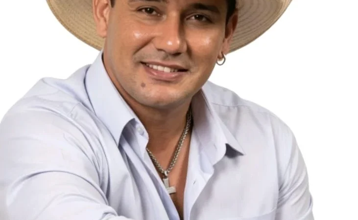 Paulo Banderas Anima Sabadinho Bom com Forró Pé de Serra na Praça Rio Branco: Prepare-se para o Arrasta-Pé!