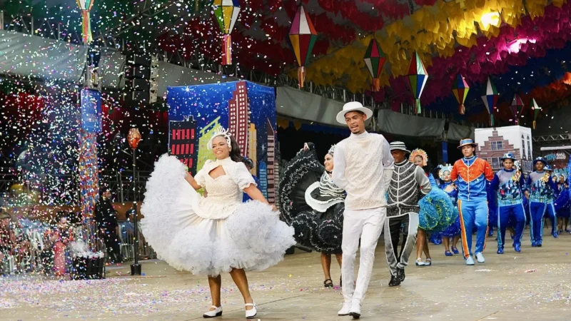 Turistas se Encantam com Festival de Quadrilhas Juninas de João Pessoa: Tradição Nordestina Brilha no Busto de Tamandaré
