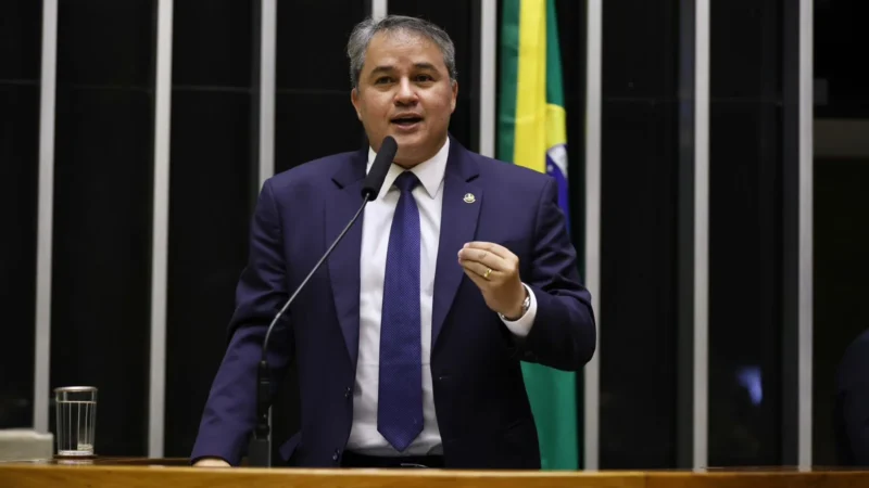 Efraim Filho Promete Revogar Lei de Proteção a Ex-Governadores na Paraíba; Crítica é a João Azevêdo