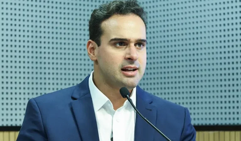 Lucas Ribeiro Sanciona Novo PCCR dos Servidores do Judiciário e Celebra 80 Anos do DER, Impulsionando o Desenvolvimento da Paraíba