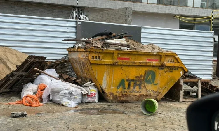 João Pessoa: Lixo volta a dominar ruas e Prefeitura estuda romper contrato com empresa de coleta