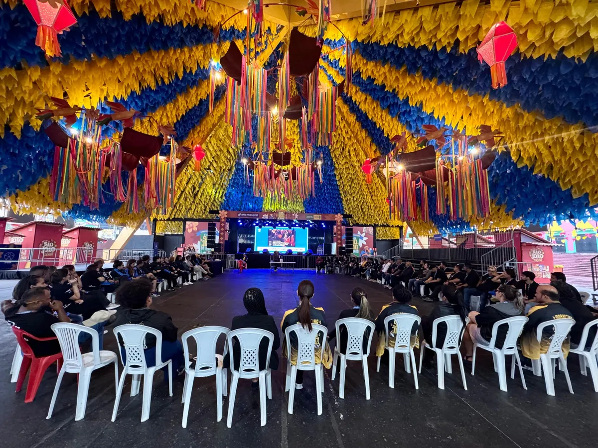 O maior São João do mundo intensifica compromisso com a diversidade em Campina Grande profissionais da festa são capacitados para combater o racismo estrutural e garantir inclusão em evento grandioso