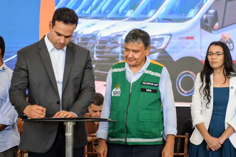 Paraíba recebe oito vans com acessibilidade em investimento milionário para fortalecer assistência social