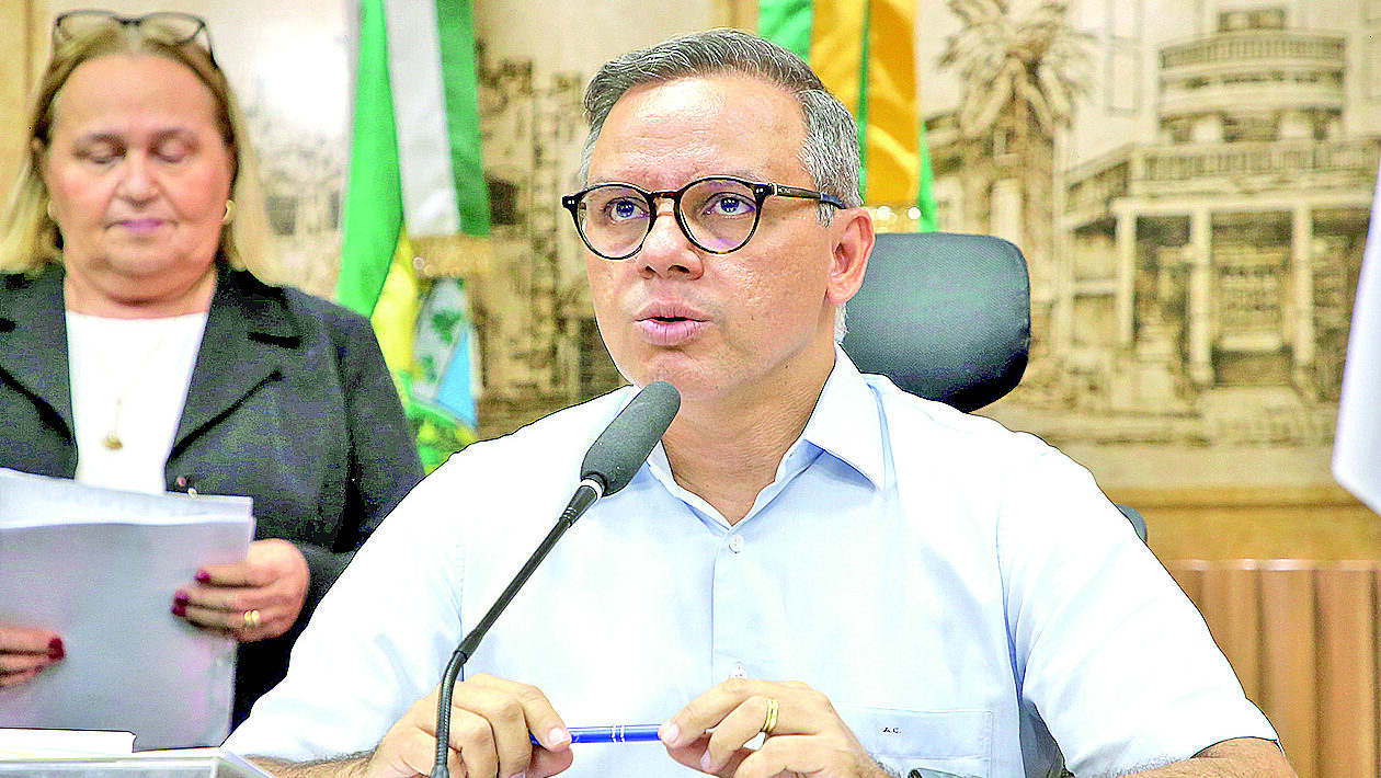 Vereador líder do governo em Natal detona críticas da oposição e expõe cifras milionárias que transformam o São João em motor econômico vital para a capital potiguar, não em mero gasto