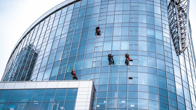 Vidro ultrafino de 1 mm avança na construção civil