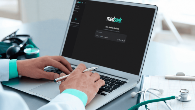 Liberty lança MedSeek, assistente de IA para a saúde