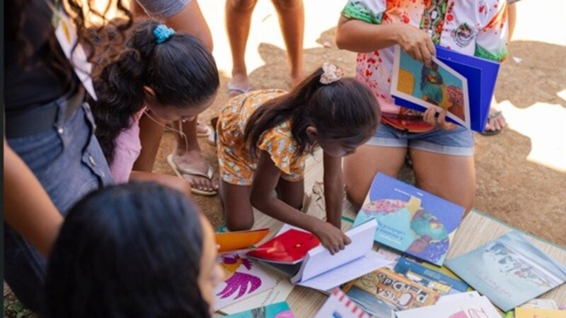 Férias transformam leitura em brincadeira e conexão