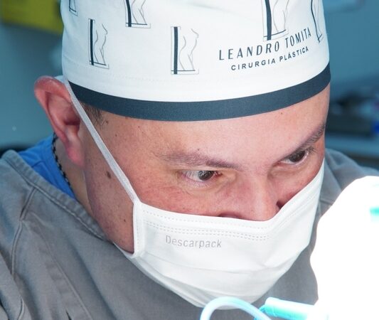 Cirurgião de Floripa contextualiza complementos ao facelift