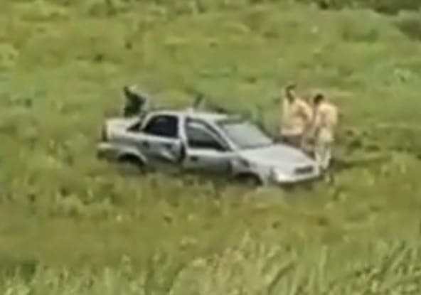 Acidente grave na BR-230 em João Pessoa deixa quatro feridos após carro capotar e despencar de barreira próximo a hospital, levantando questões sobre a segurança viária na região metropolitana