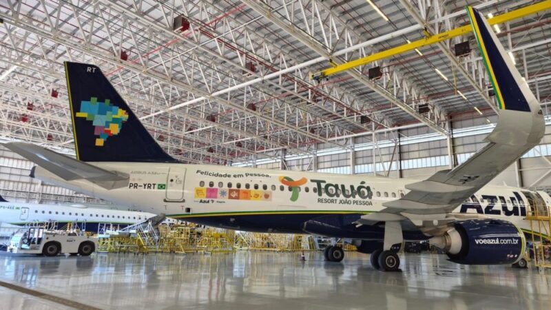 Céus tingidos de alegria: Azul Viagens e Tauá Resort João Pessoa decolam em parceria estratégica com aeronave temática exclusiva prometendo experiências inesquecíveis no Nordeste brasileiro