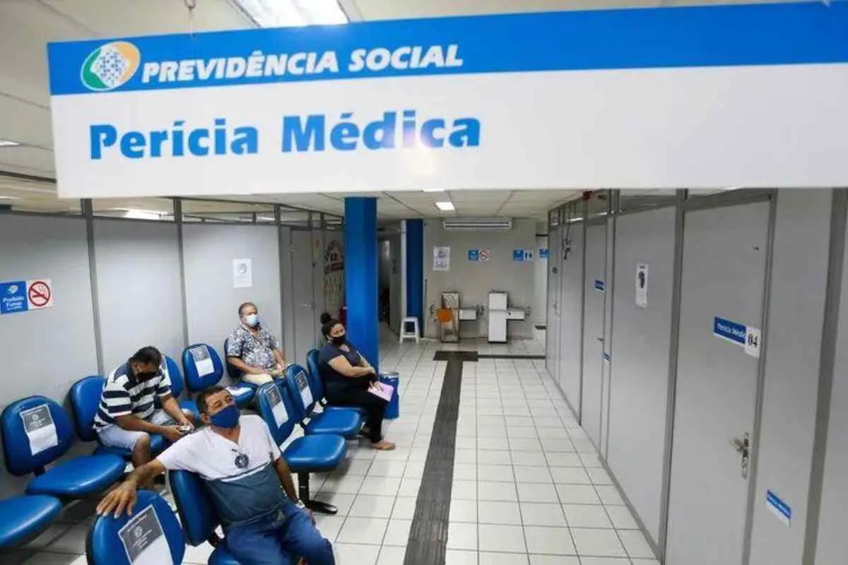 Dependência de álcool pode garantir benefício social crucial de mais de mil e seiscentos reais do INSS, mas critérios rigorosos definem quem tem direito