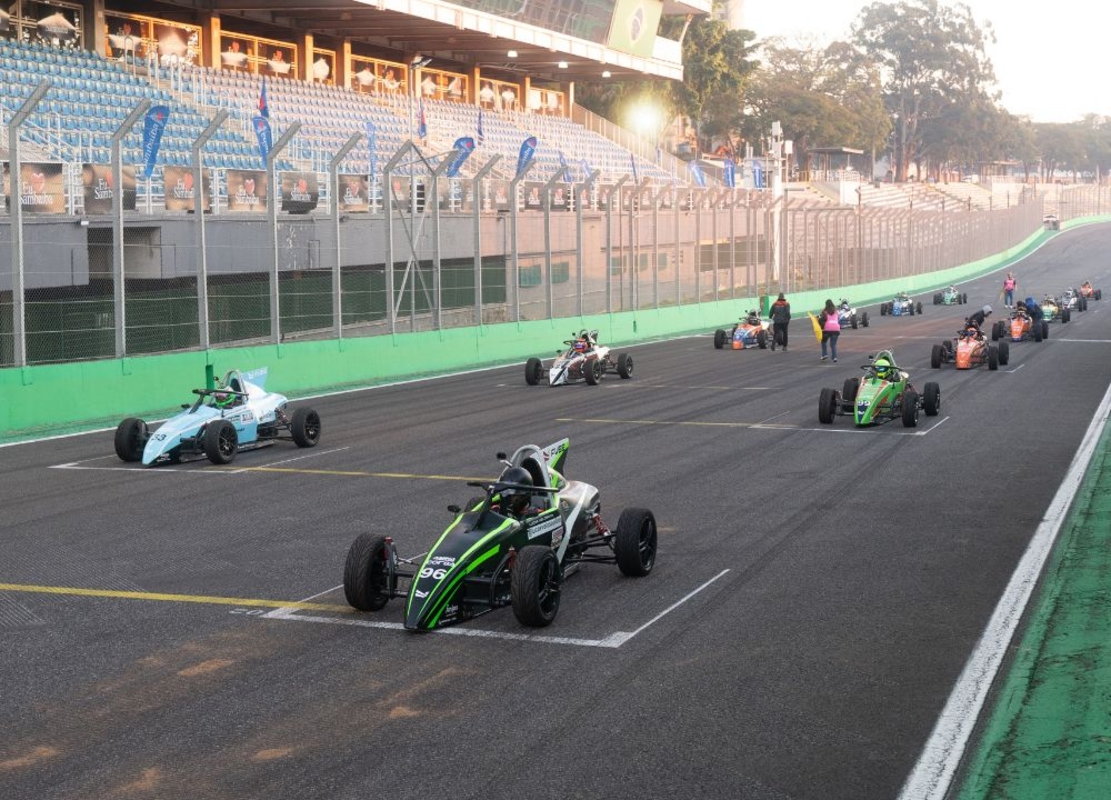 Do rental kart à Fórmula Vee: como começar no automobilismo