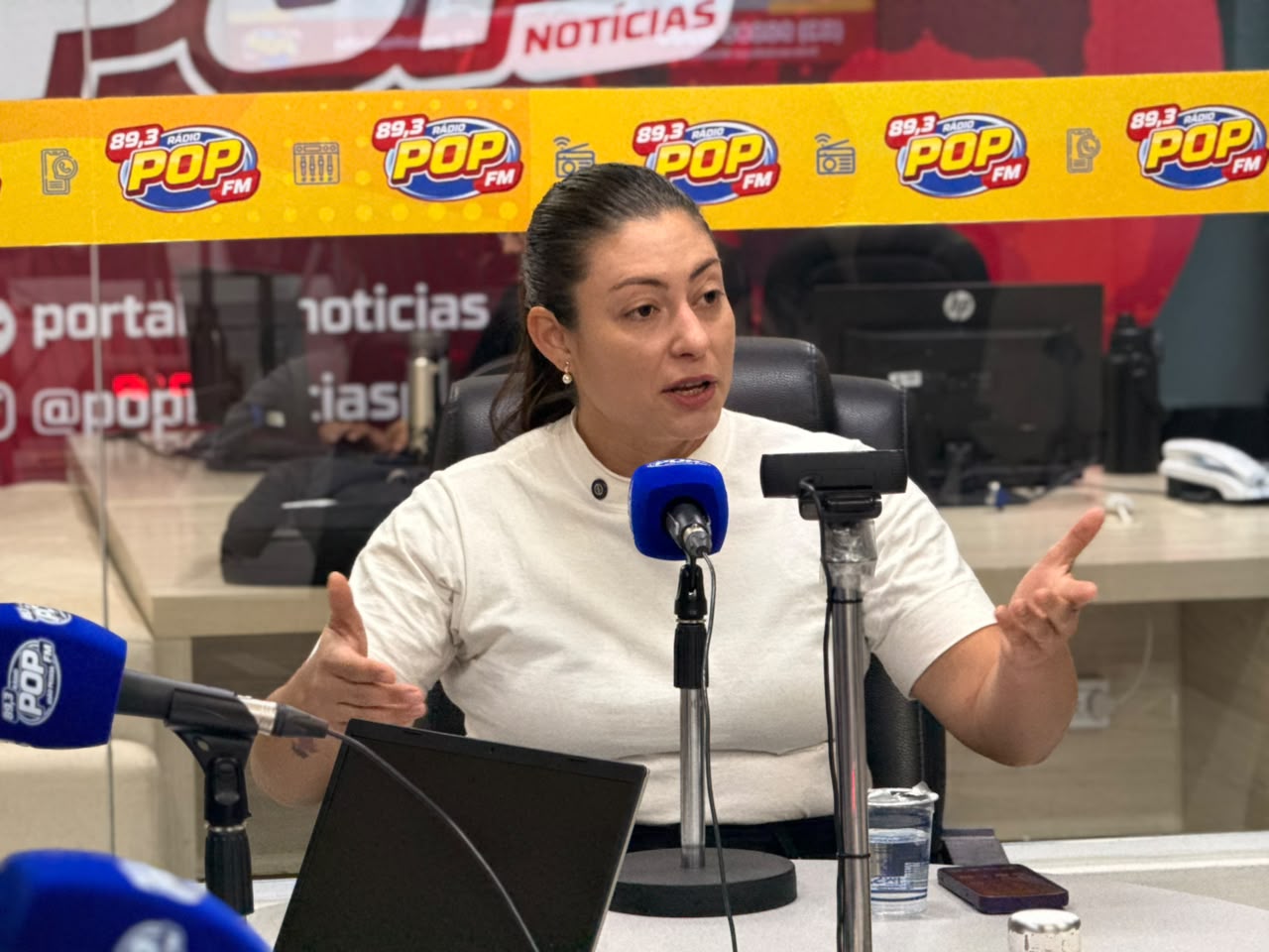 Choque político na Paraíba: tenente-coronel Viviane responde a Wallber Virgolino em debate acalorado sobre a filiação de policiais a partidos de esquerda, questionando o passado e a efetividade do deputado estadual
