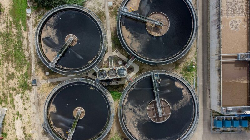 Investimentos em saneamento atingem R$ 33,3 bilhões em 2025