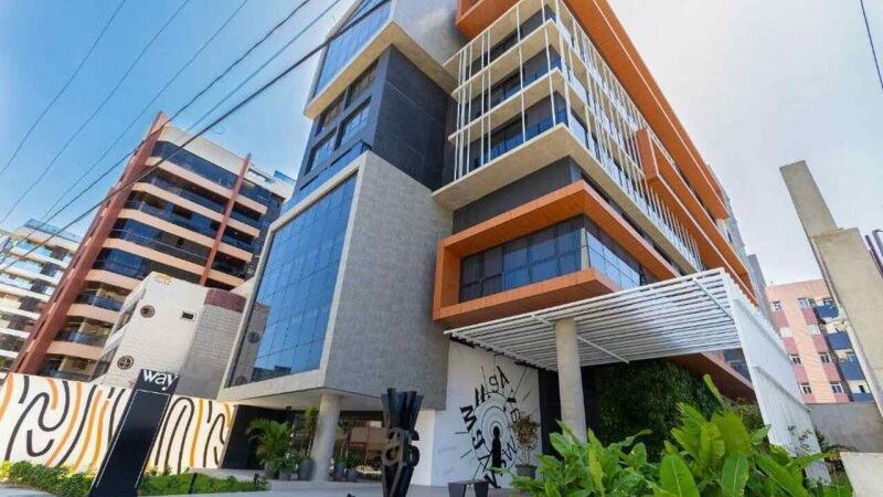 Escândalo urbanístico em João Pessoa: MPPB exige demolição parcial de arranha-céu na orla e indenização milionária por impactos ambientais e paisagísticos, apontando falhas graves da construtora e da prefeitura local