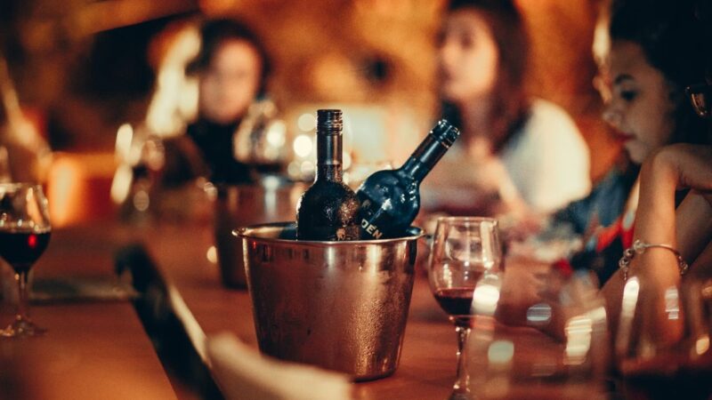 Inverno eleva demanda por vinhos e impulsiona vendas em bares
