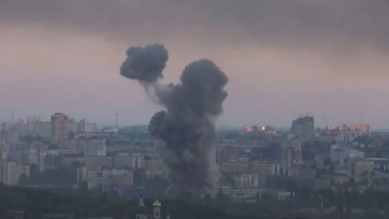 Kiev sob chuva de fogo: Rússia dispara recorde de 41 mísseis em mega-ataque balístico, acirrando o maior embate aéreo da guerra e provocando alerta global sobre escalada do conflito ucraniano