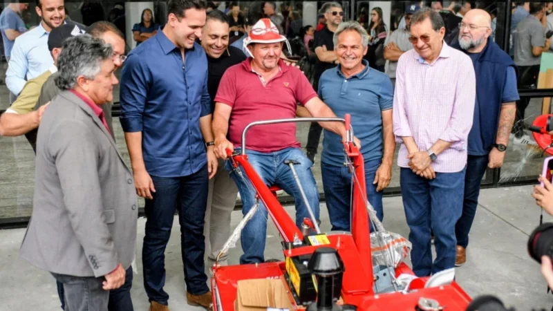 Lucas Ribeiro Libera R$ 400 Milhões para Agricultura Familiar e Entrega 174 Microtratores na Paraíba